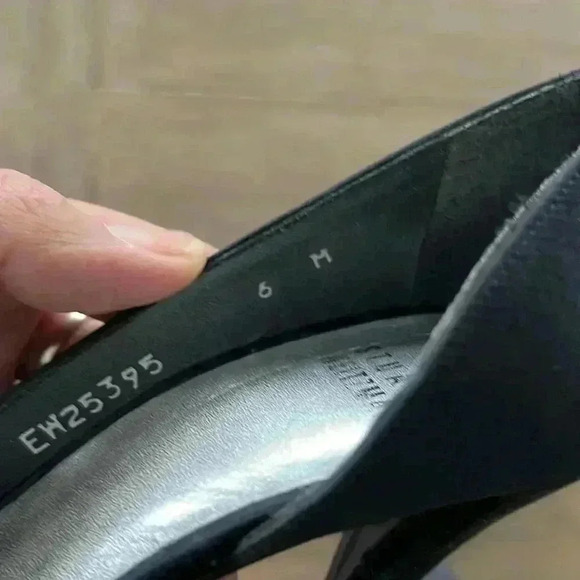 Stuart Weitzman Swarovski Crystal rose black heels - Picture 6 of 7